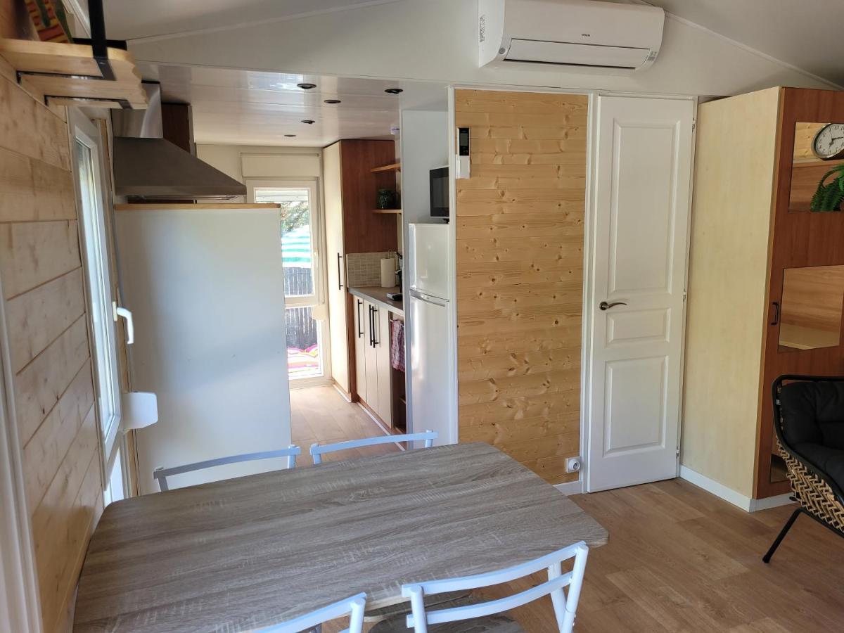 Mobil Home De Patricia Et Franck A Сижан Экстерьер фото
