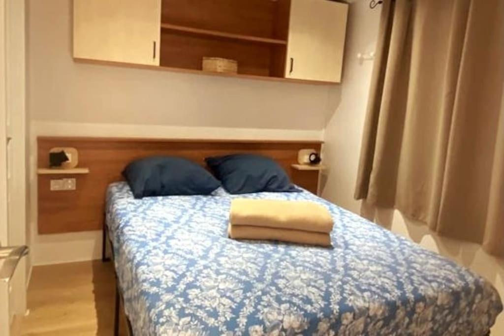 Mobil Home De Patricia Et Franck A Сижан Экстерьер фото