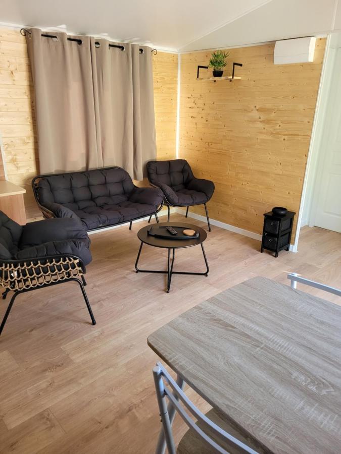 Mobil Home De Patricia Et Franck A Сижан Экстерьер фото