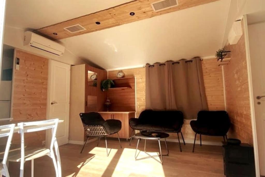 Mobil Home De Patricia Et Franck A Сижан Экстерьер фото