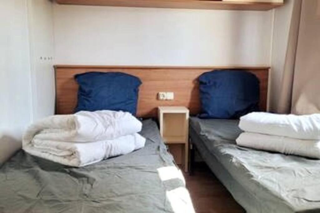 Mobil Home De Patricia Et Franck A Сижан Экстерьер фото