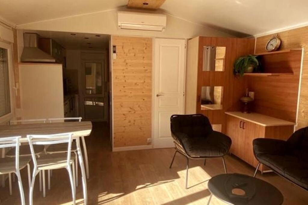 Mobil Home De Patricia Et Franck A Сижан Экстерьер фото